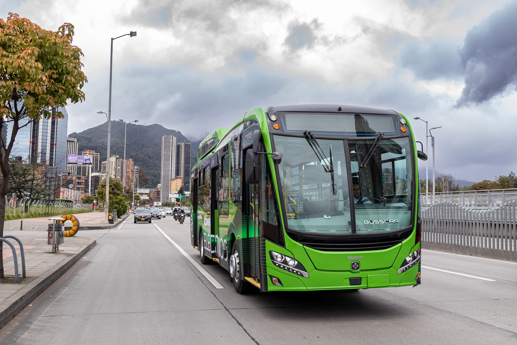 bus electrico en carretera 2