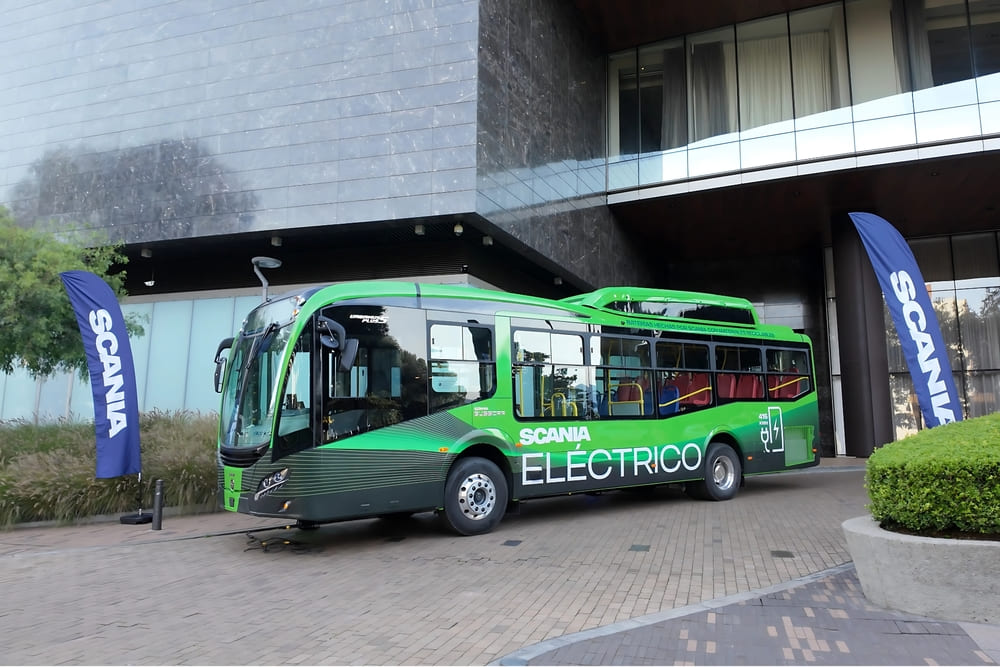 bus electrico parqueado