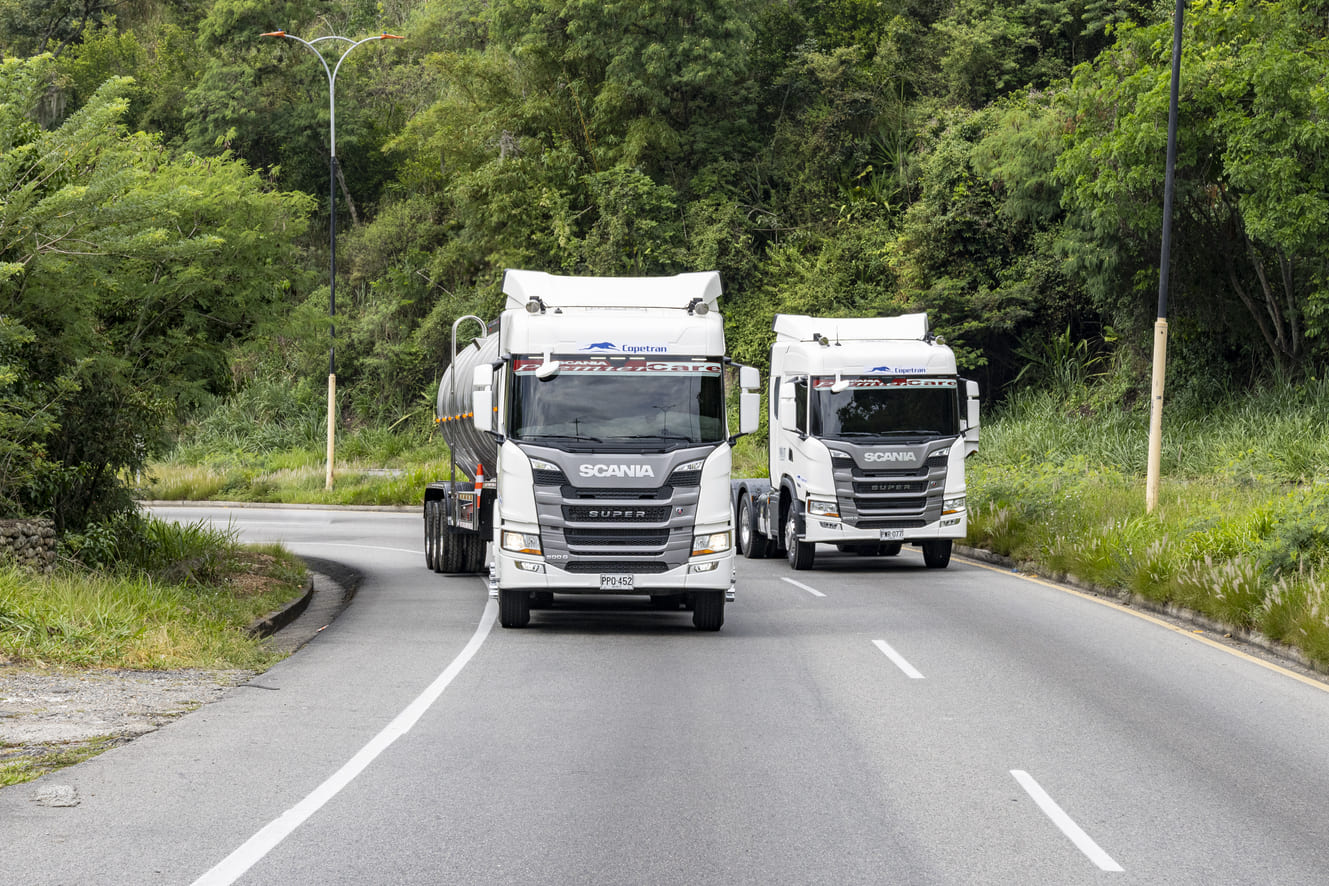 camiones en carretera
